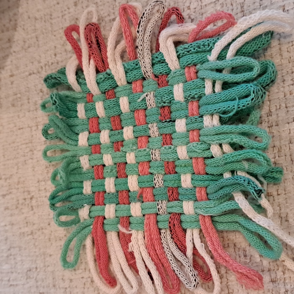 Loop Weaving Craft & Instructions Guide - Picture 4 of 6